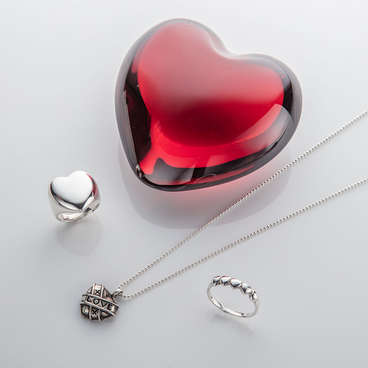 Valentine's Day Giveaway: What's your love story?